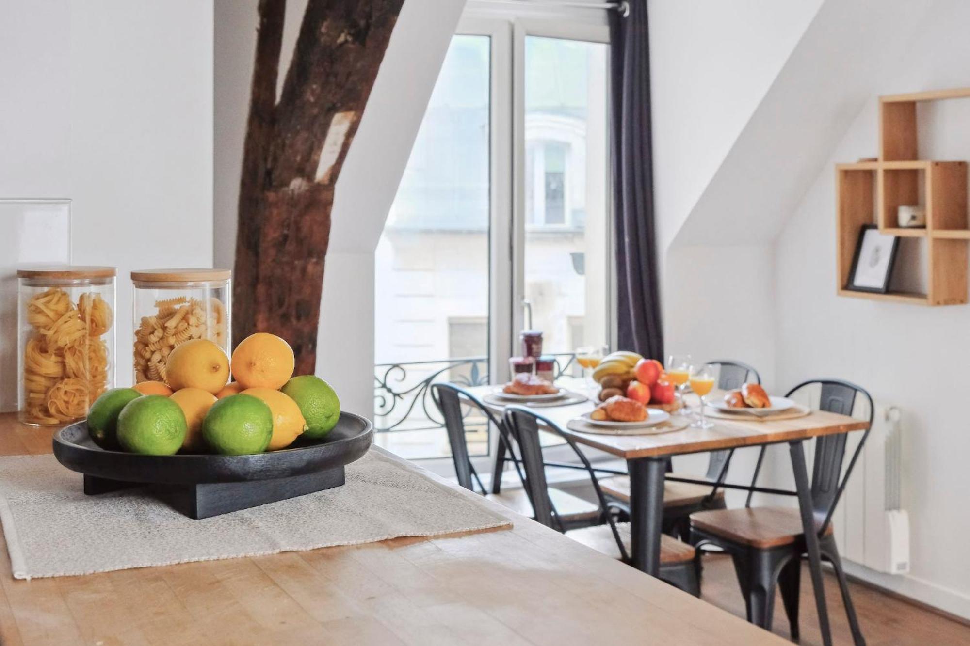 Quarter 2br Charm Apartment Paris