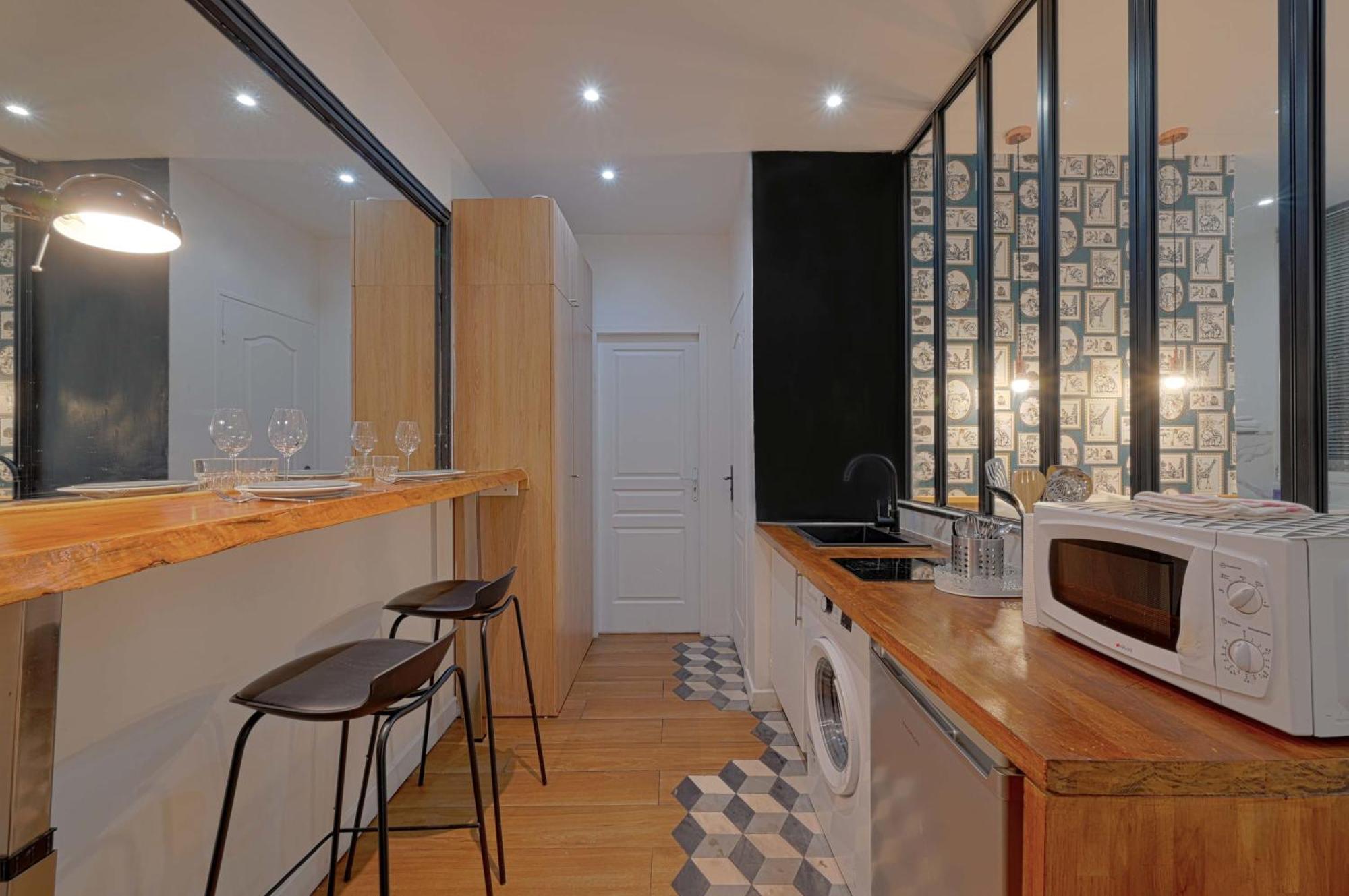 Fabulous Comfortable With Updated Finishes And Design Next To Champ De Mars *