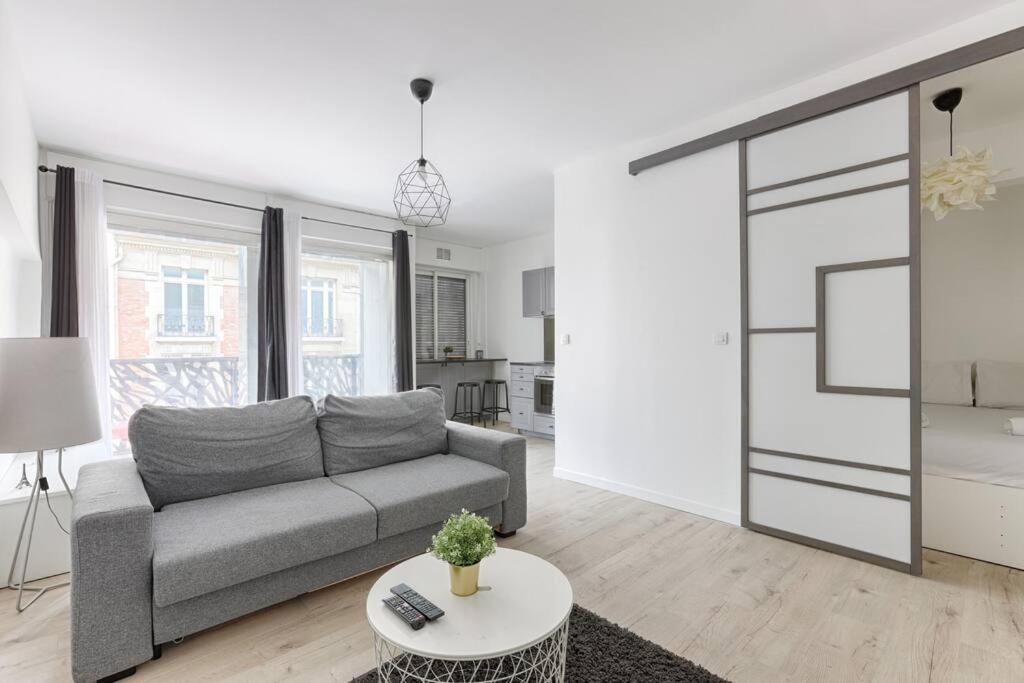 Apartment Champs Elysees Haussmann Charming 1br