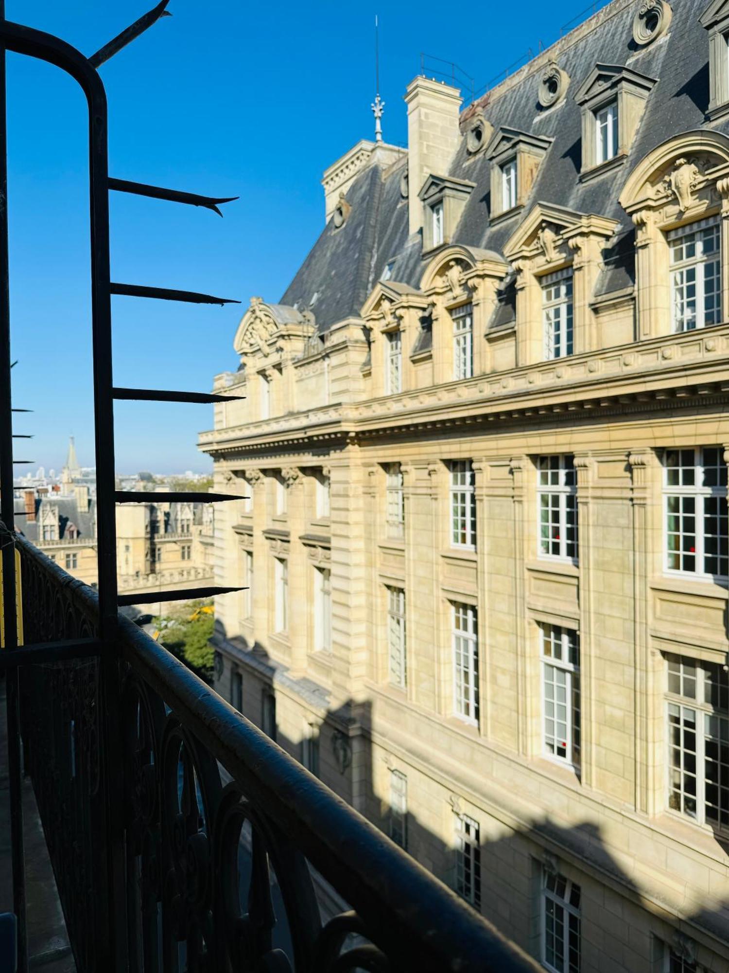 Cosy With Balcony Center - Sorbonne - Pantheon - Notre-dame Apartment *