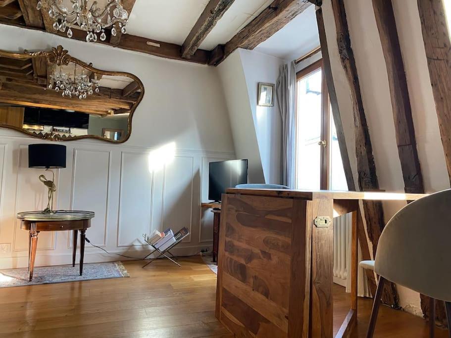 Duplex With Panoramic Views Over Paris