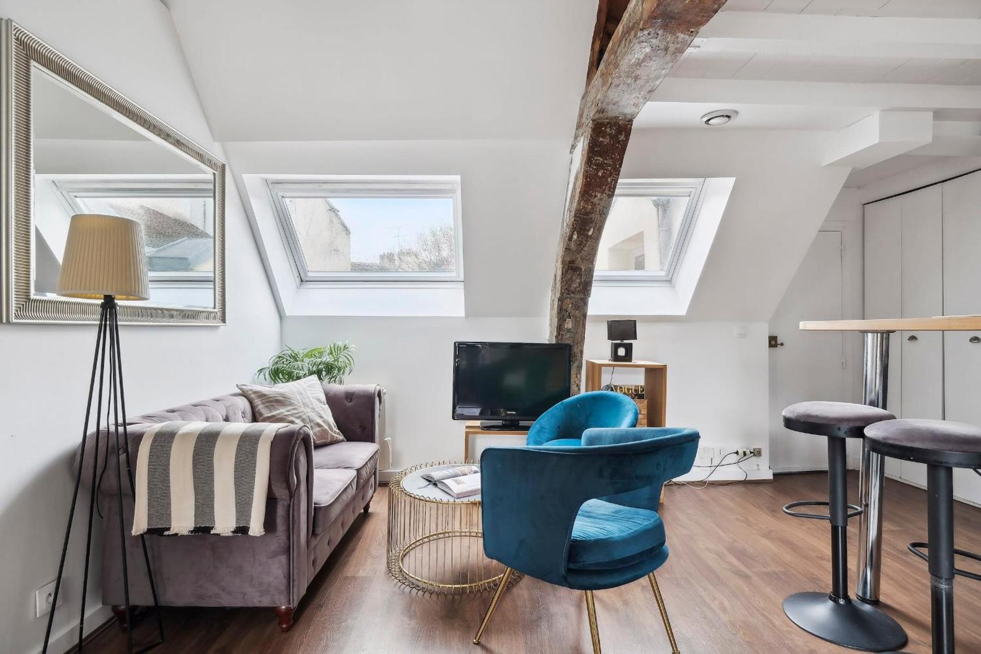 Quarter 2br Charm Apartment *