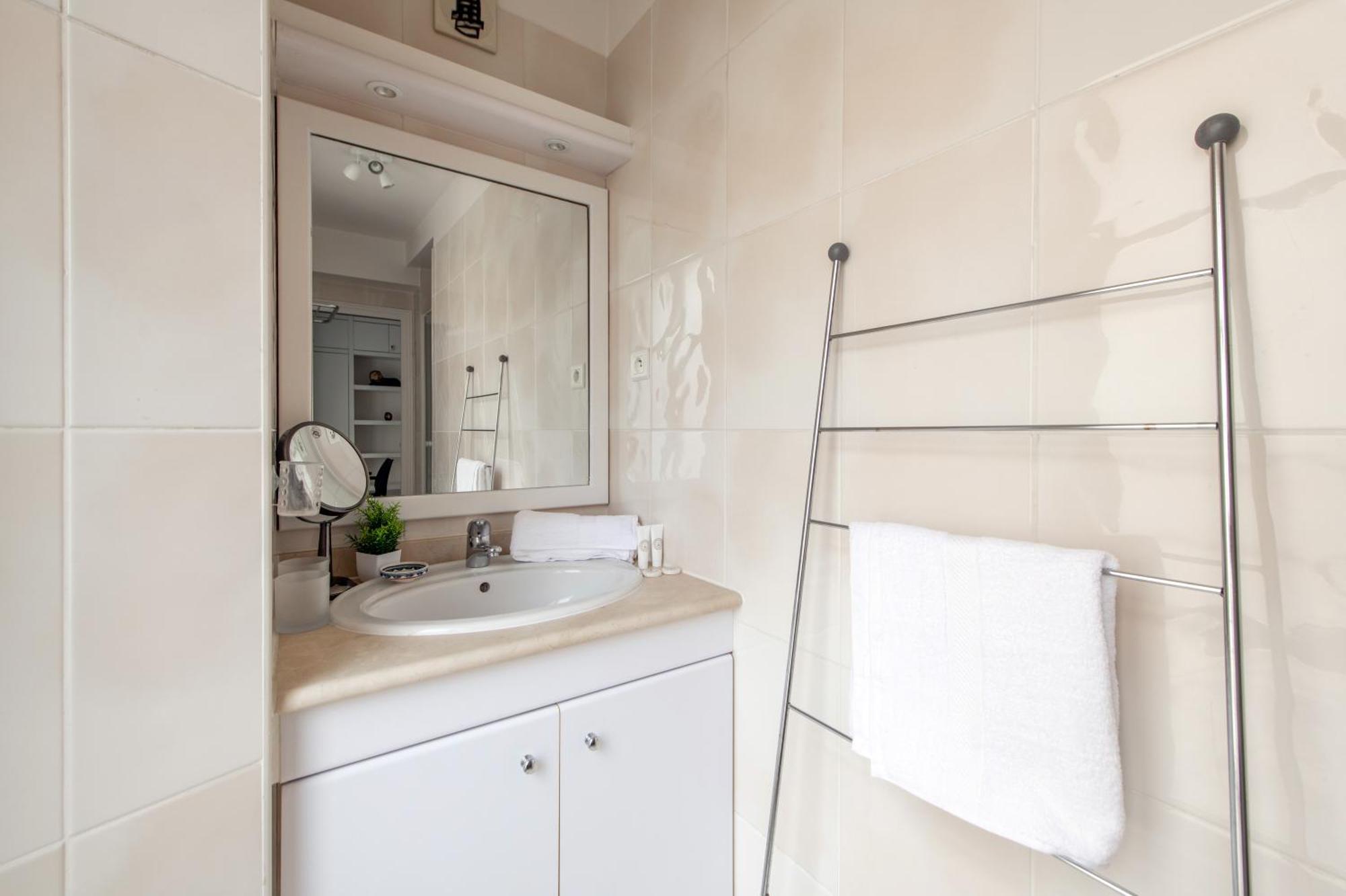 Charming 4 Guests At Galeries Lafayette And Printemps 9th Ard With Air Conditioning Apartment *