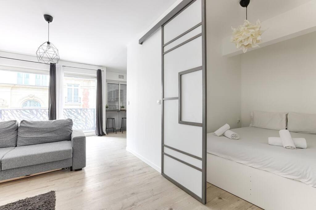 Apartment Champs Elysees Haussmann Charming 1br Paris