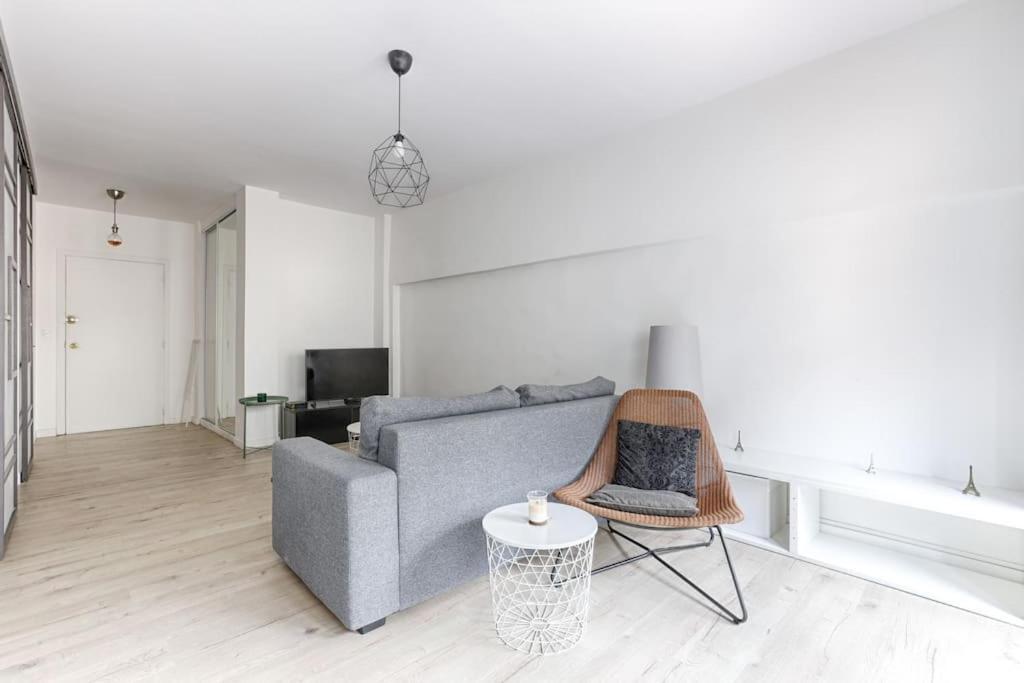 Apartment Champs Elysees Haussmann Charming 1br *