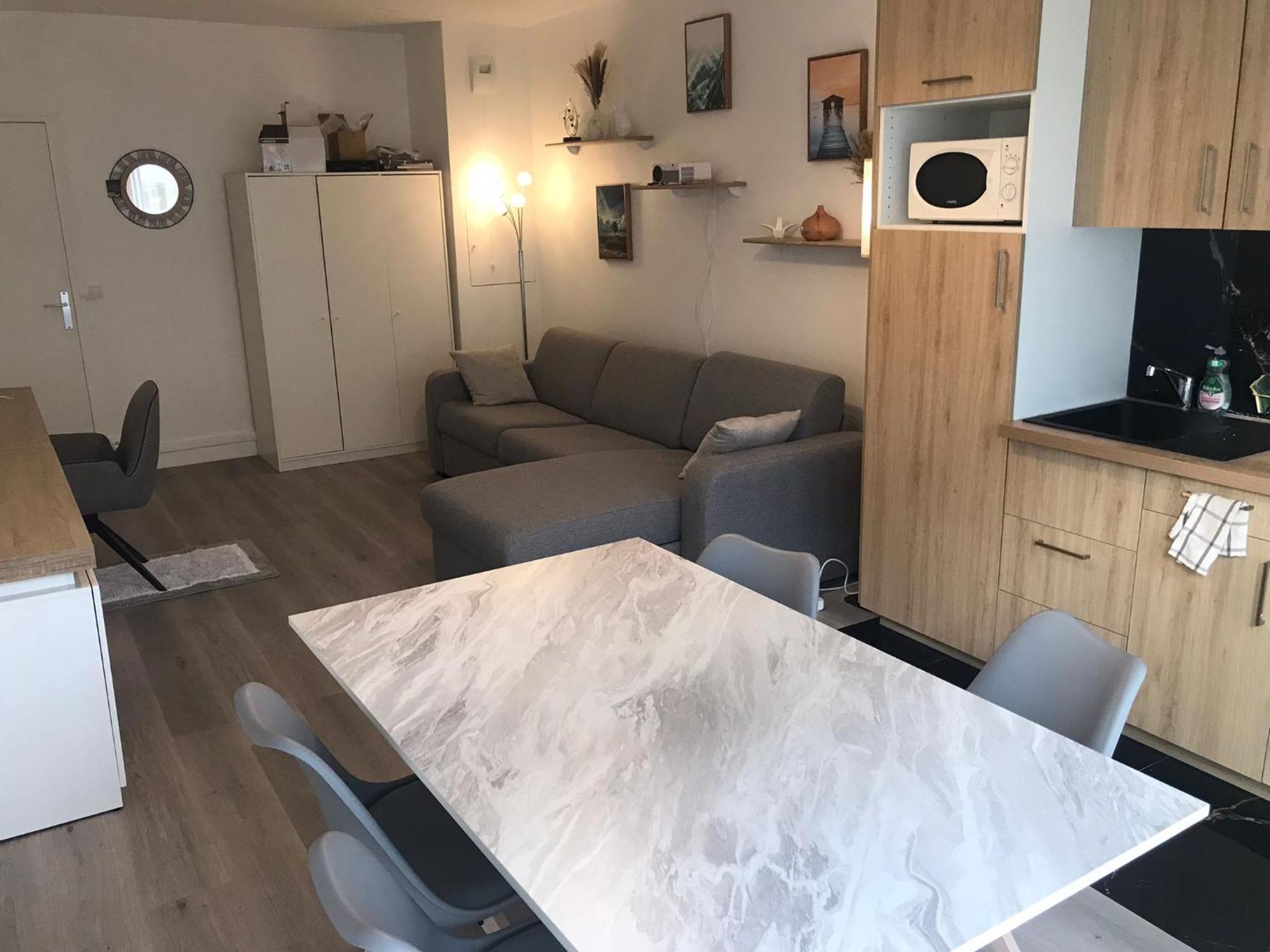 Apartment Studio 31m2 Plein Est Avec Balcon Laumiere *