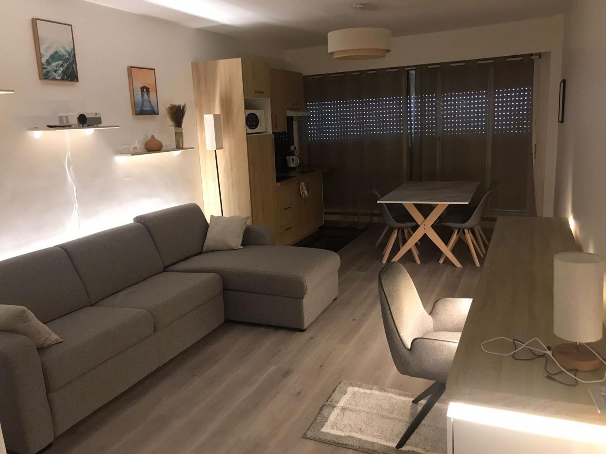 Apartment Studio 31m2 Plein Est Avec Balcon Laumiere *