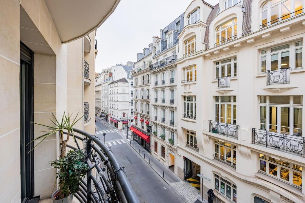 Apartment Grand Et Central, 8e Pres Elysee Paris