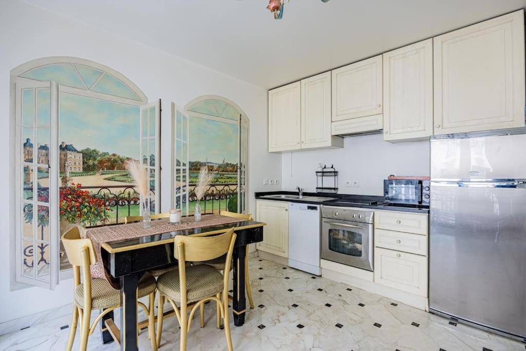 Apartment Grand Et Central, 8e Pres Elysee Paris