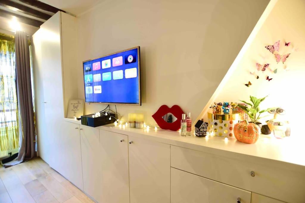 Modern Designed Apartment@ Beaubourg Appartement Paris
