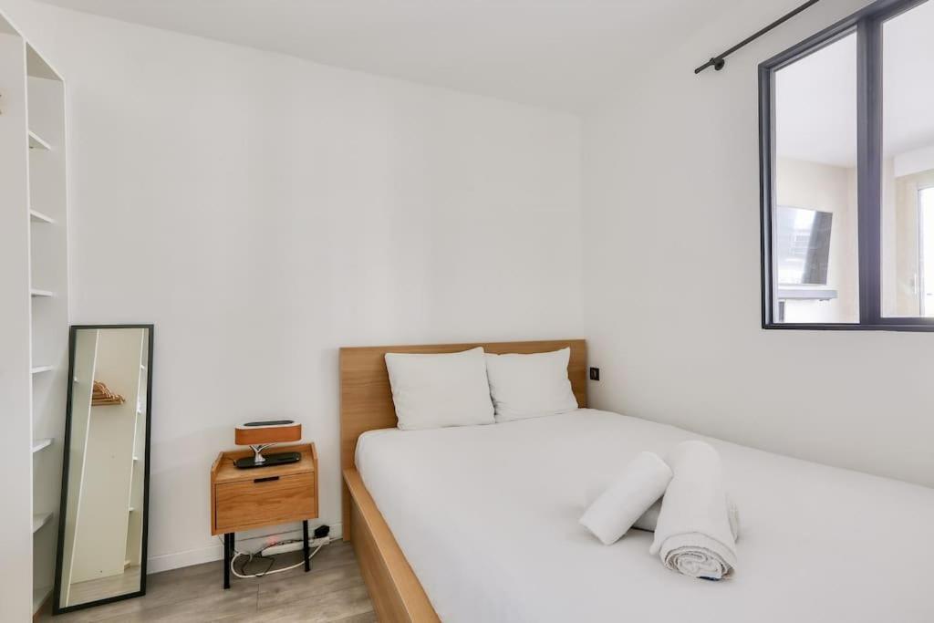Avec Balcon Et Parking A 1min Du Metro * Paris