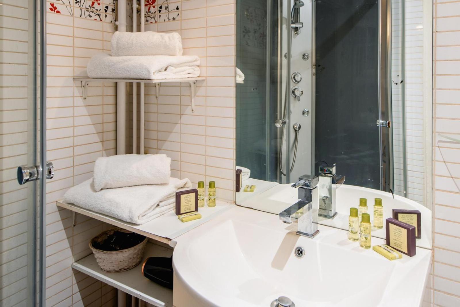 Amazing On The Prestigious Street Appartement