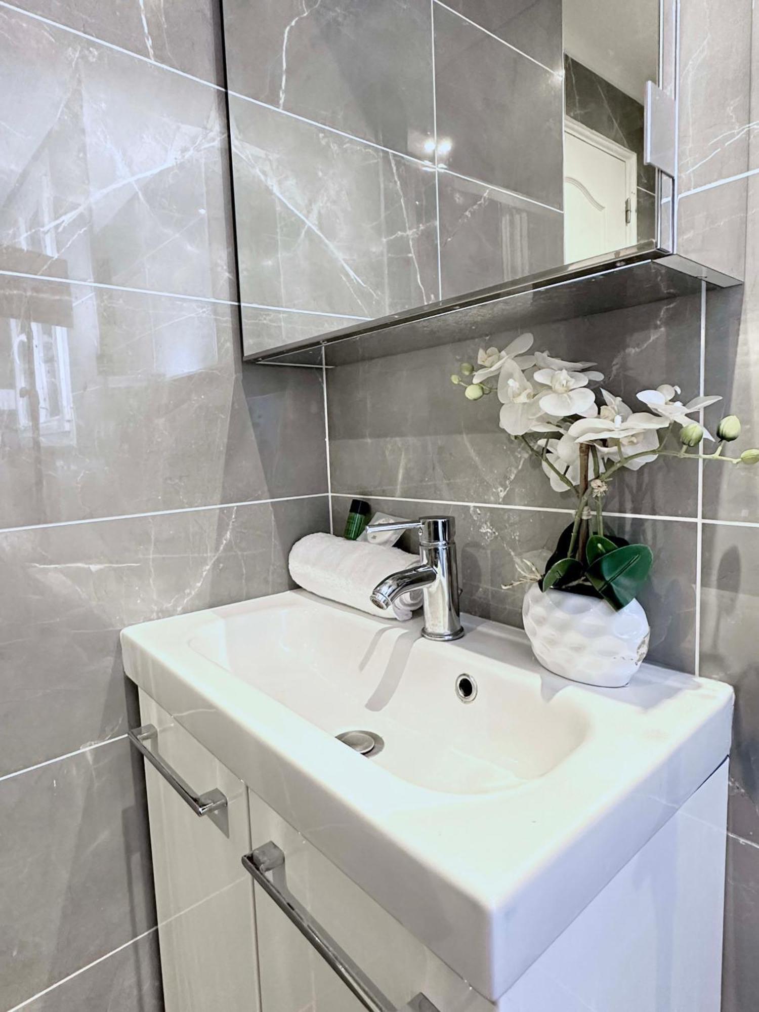 Luxury Family Getaway Near Place Vendome