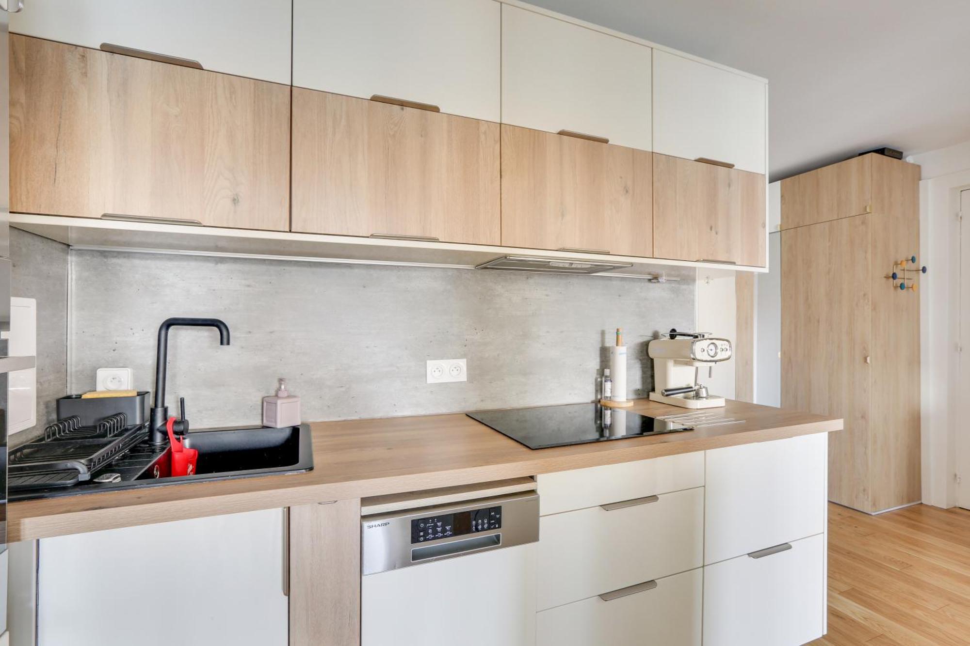 Luxury With Eiffel Tower View, 1 Min Metro, Parking Apartment
