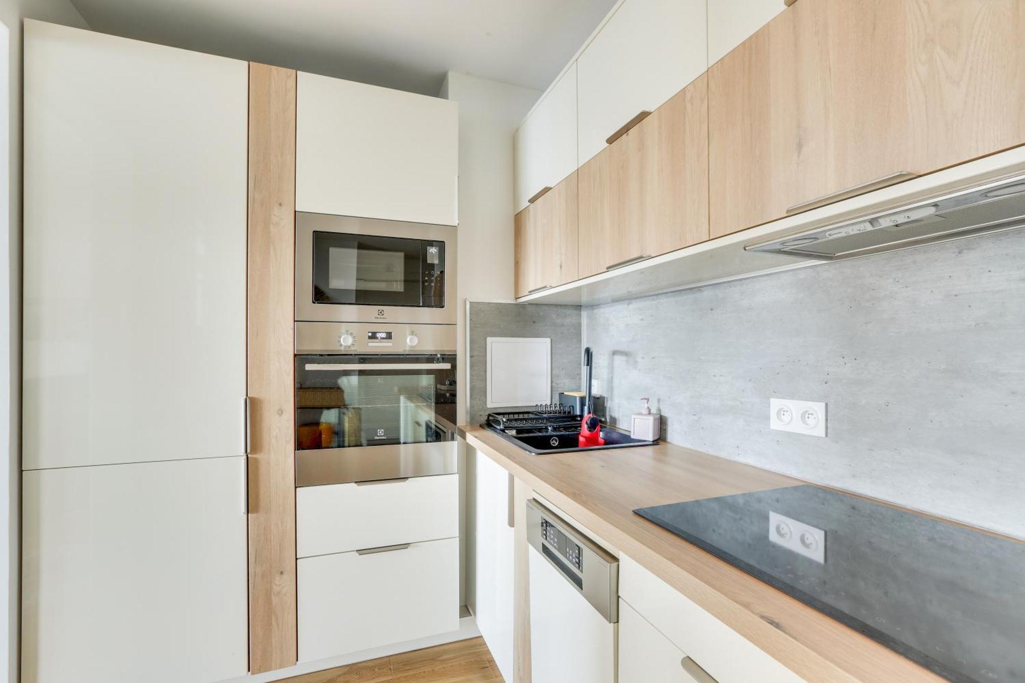 Luxury With Eiffel Tower View, 1 Min Metro, Parking