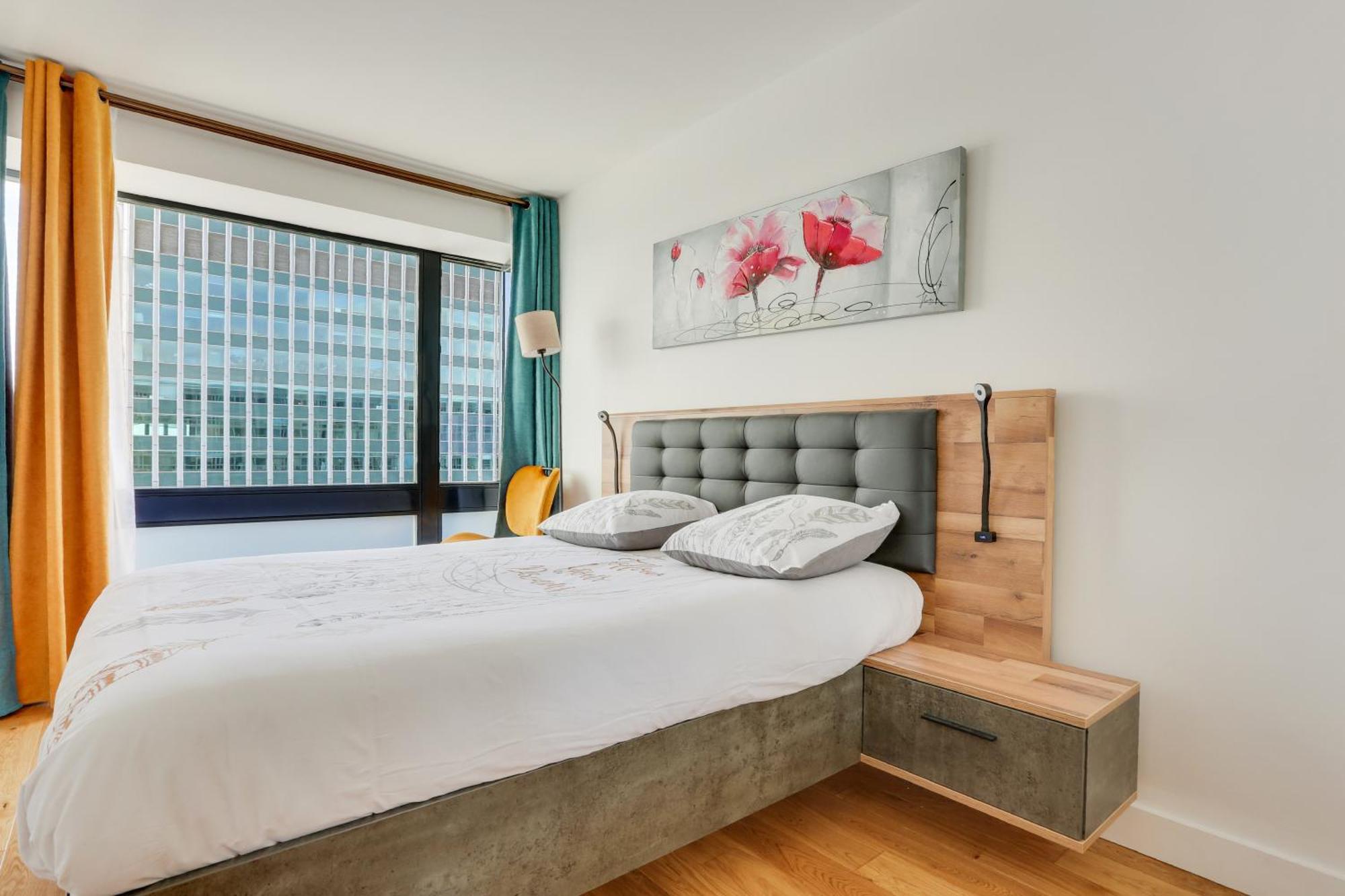 Apartment Luxury With Eiffel Tower View, 1 Min Metro, Parking
