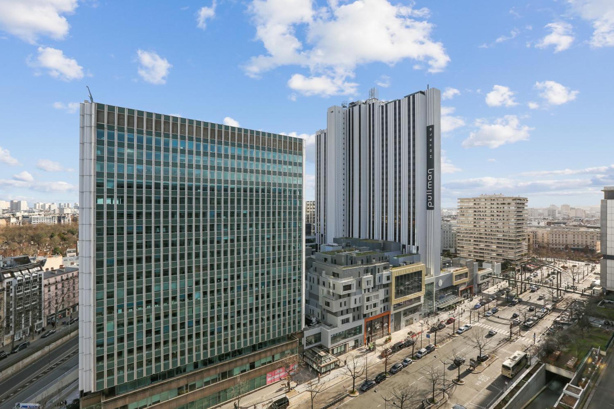 Luxury With Eiffel Tower View, 1 Min Metro, Parking Paris