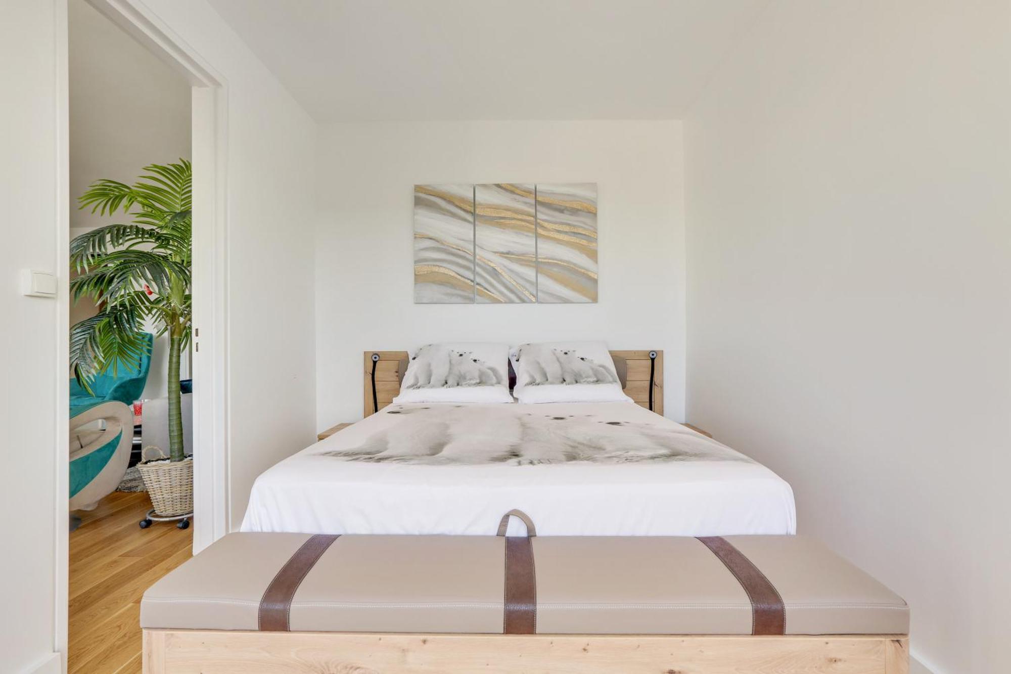Apartment Luxury With Eiffel Tower View, 1 Min Metro, Parking