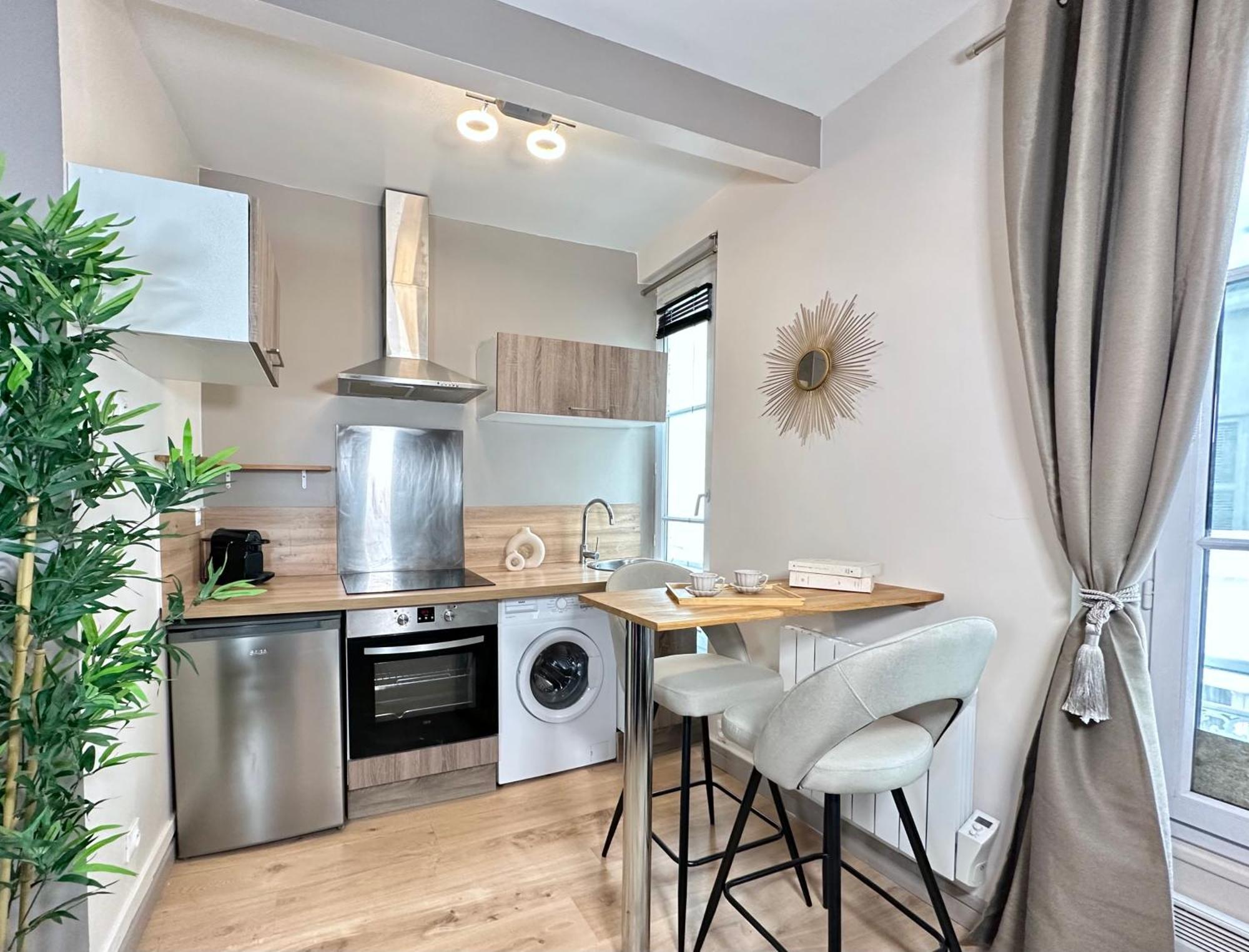 Eiffel Tower & Invalides - Superb Apartment