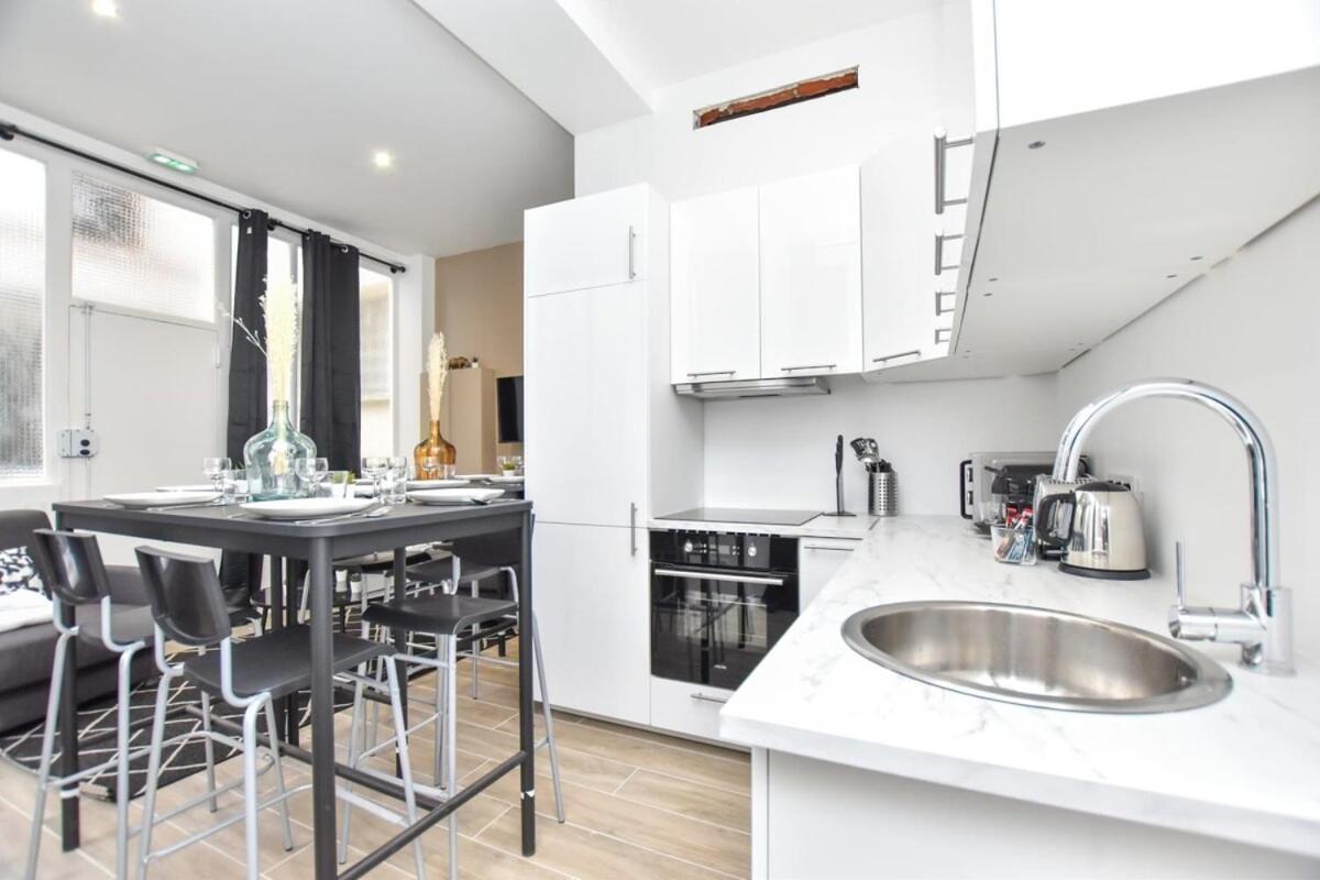 Modern 3bd For 8 Guests In Bastille Voltaire Apartment *