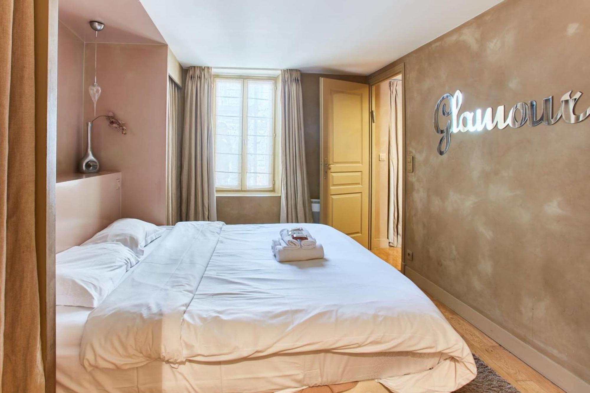 Latin * Paris