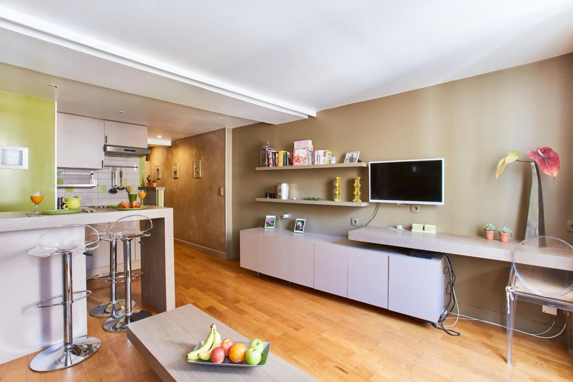 Latin Apartment *