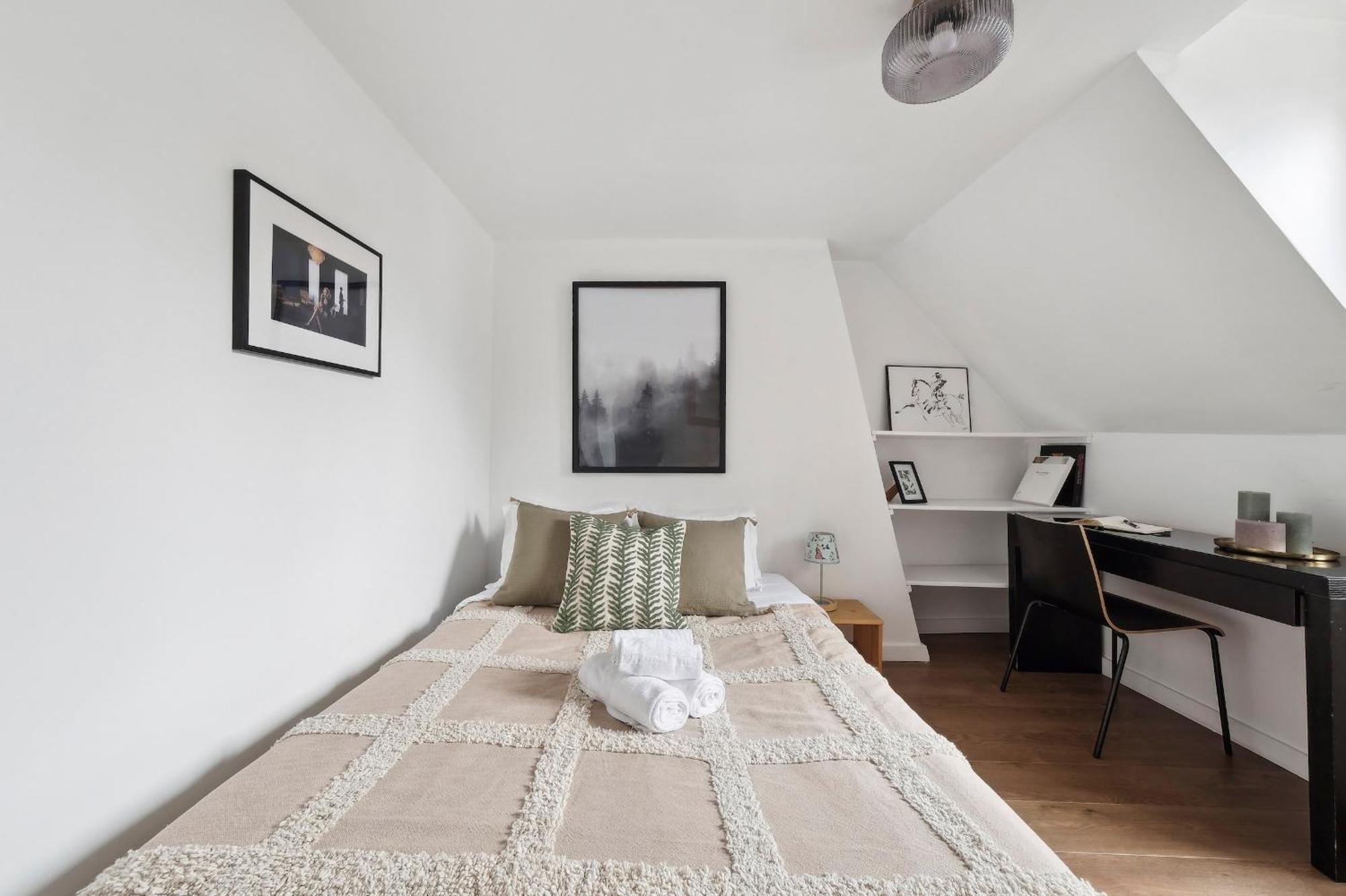 Quarter 2br Charm Apartment Paris
