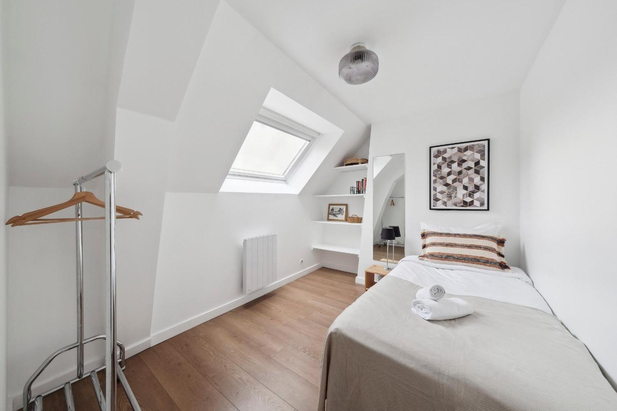 Quarter 2br Charm Paris