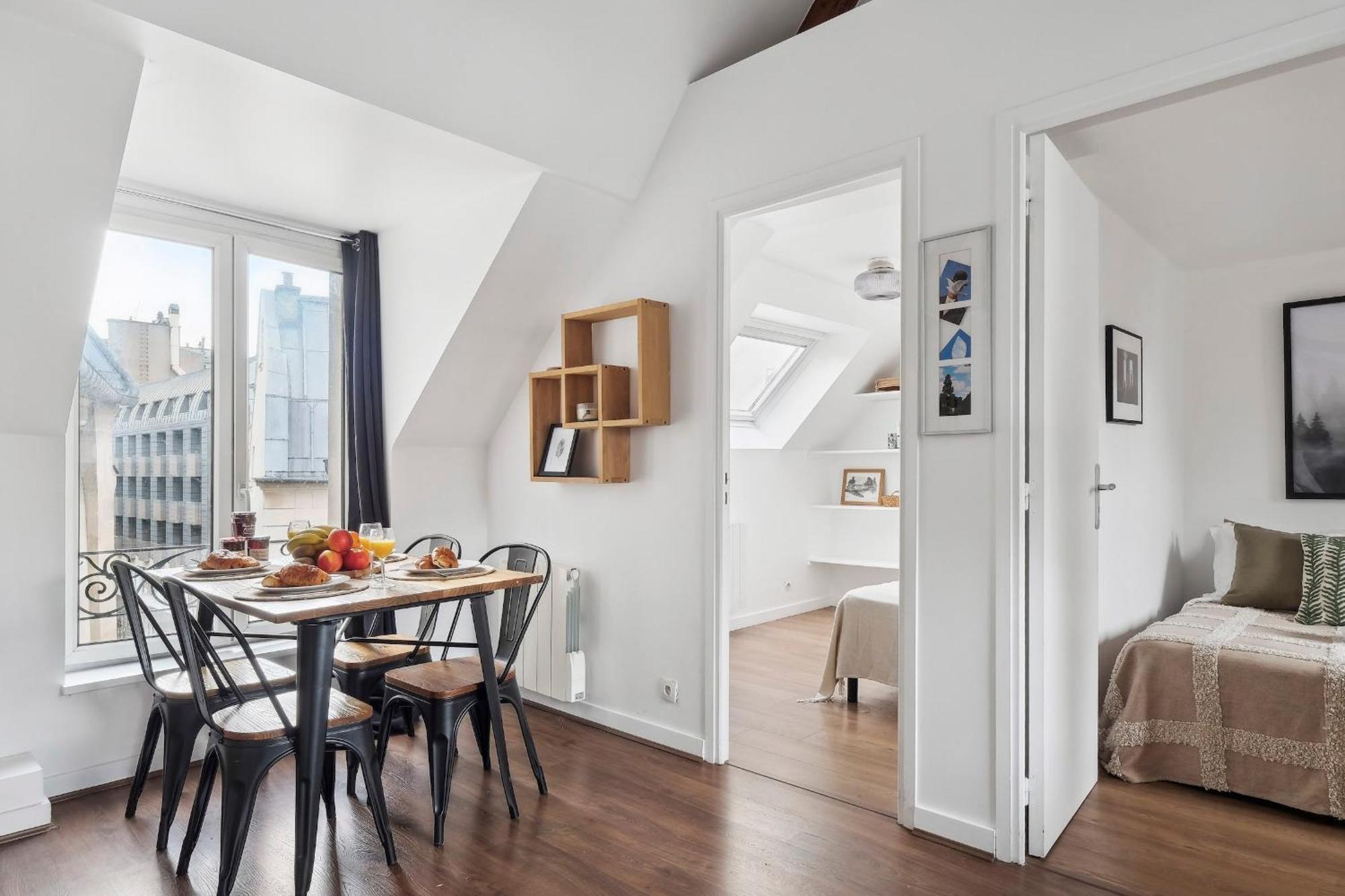Quarter 2br Charm Apartment *