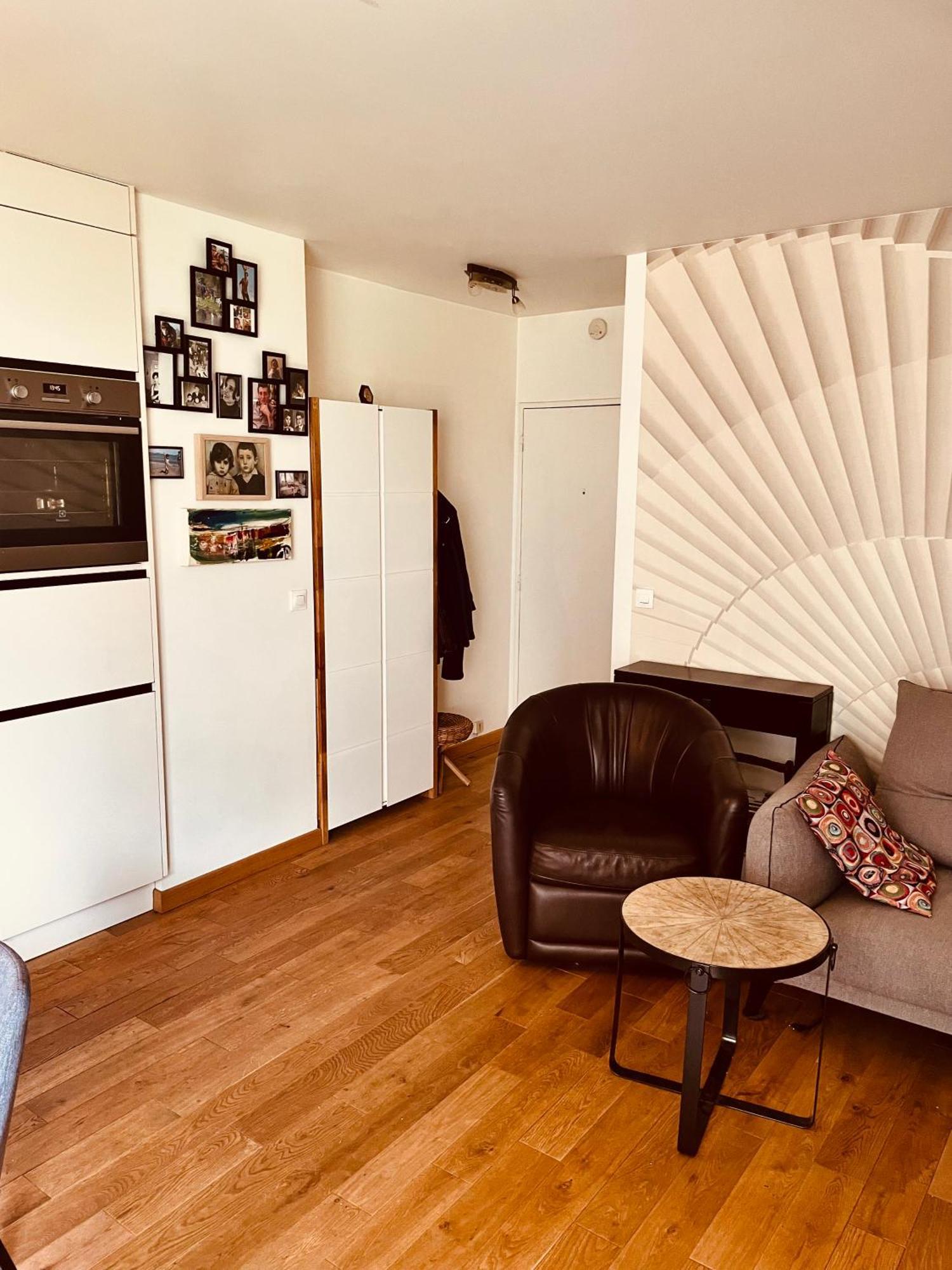 Jolie 2 Pieces Avec Balcon 15 Eme Appartement