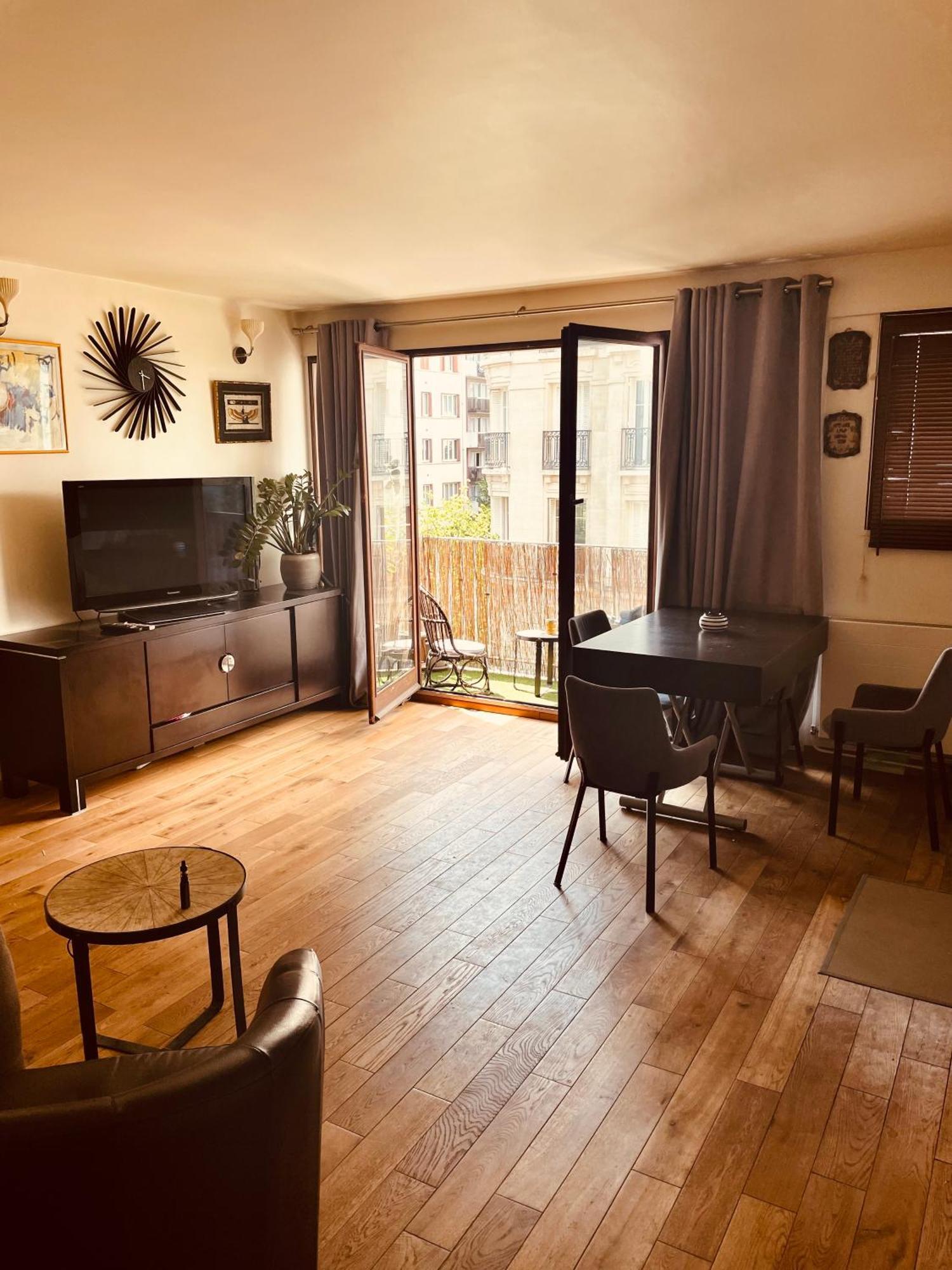 Apartment Jolie 2 Pieces Avec Balcon 15 Eme Paris