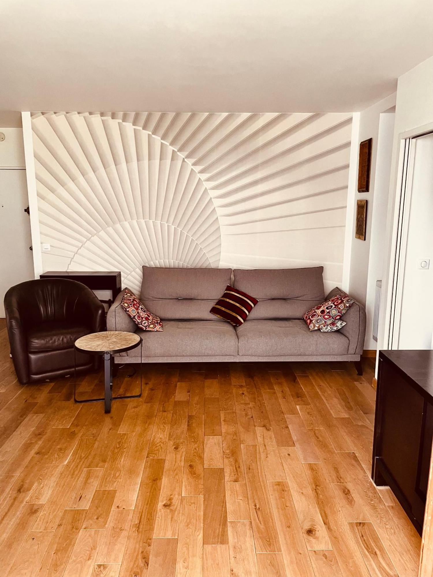 Jolie 2 Pieces Avec Balcon 15 Eme Apartment Paris