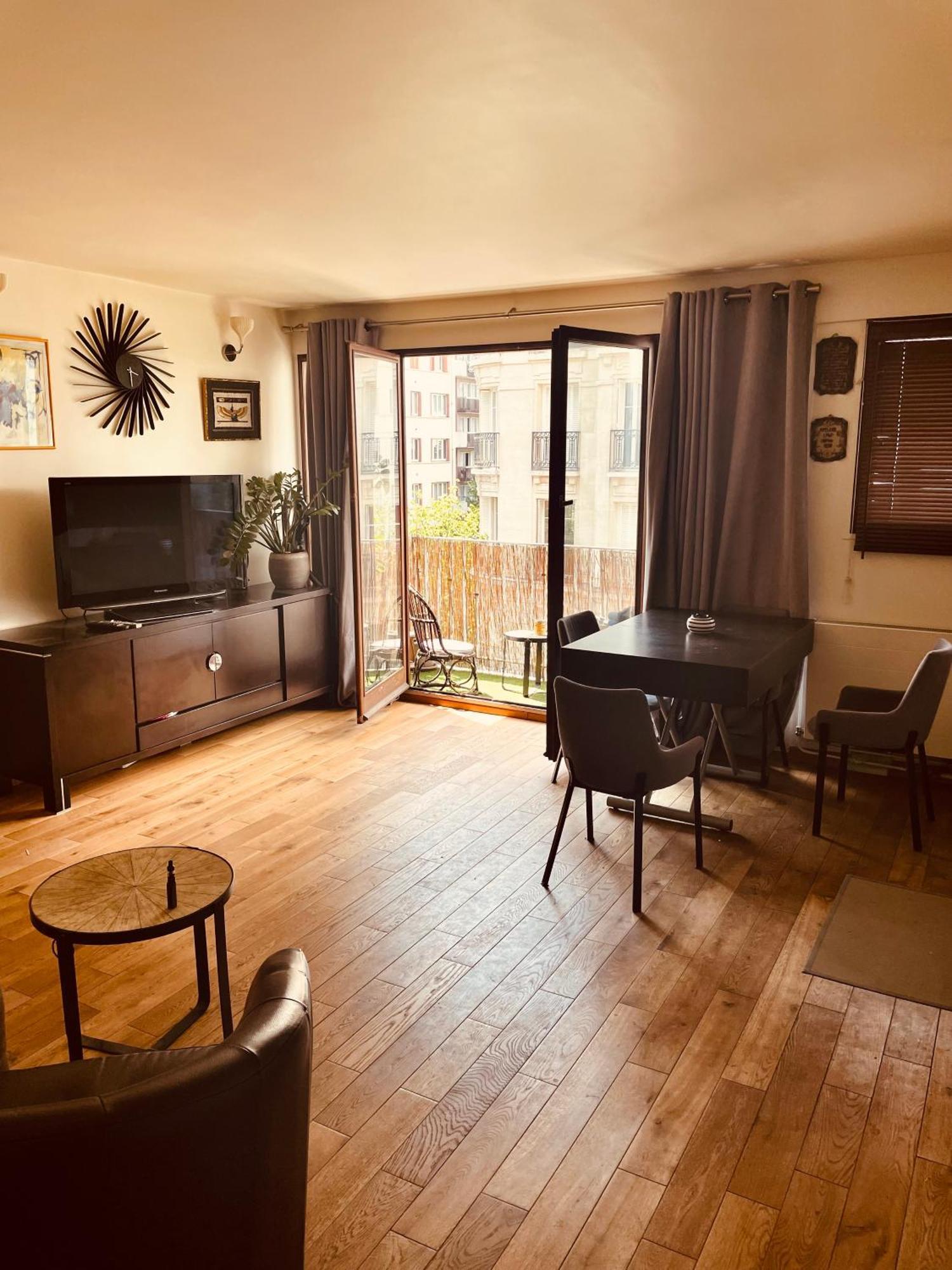 Apartment Jolie 2 Pieces Avec Balcon 15 Eme Paris