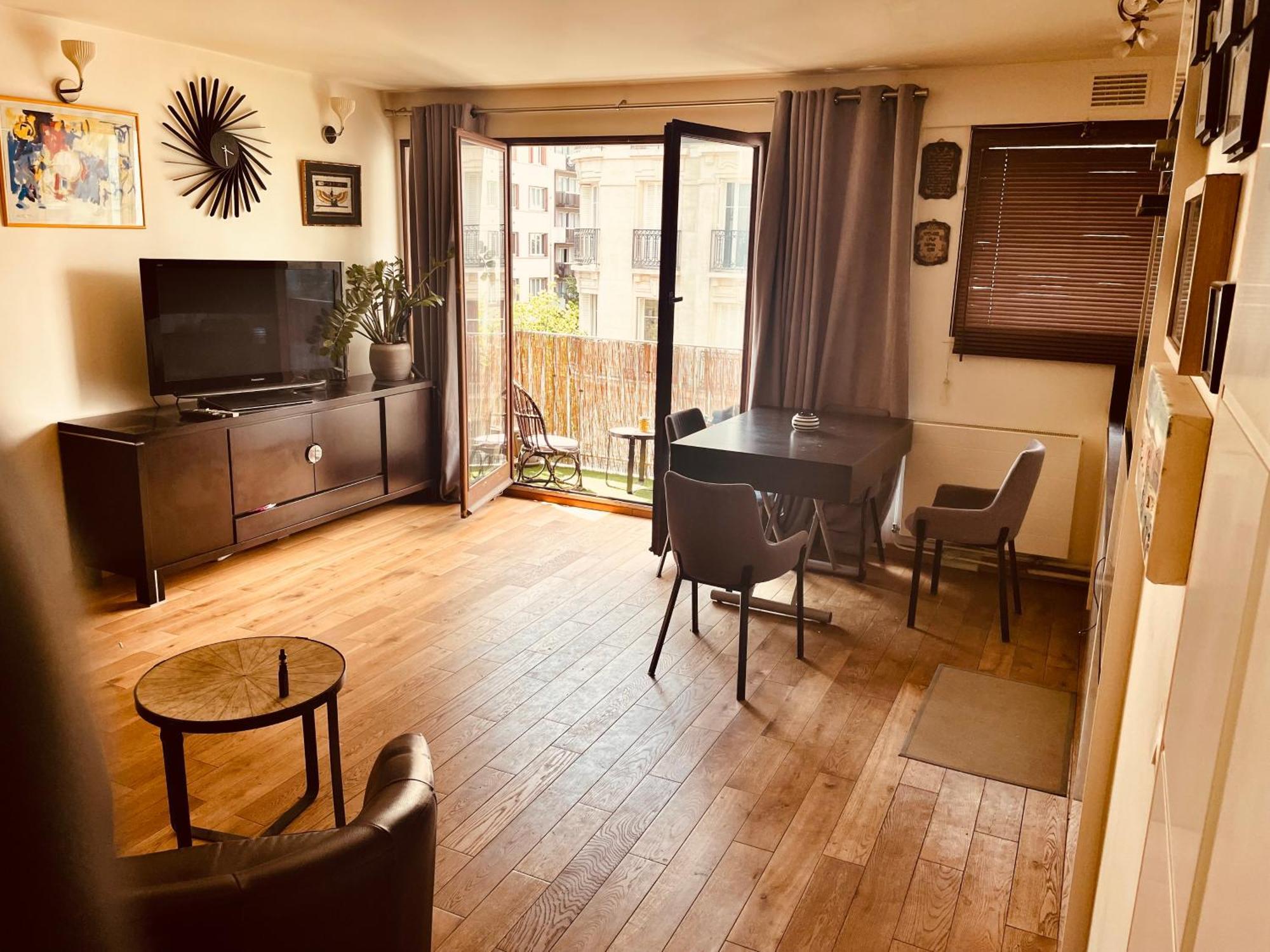 Apartment Jolie 2 Pieces Avec Balcon 15 Eme
