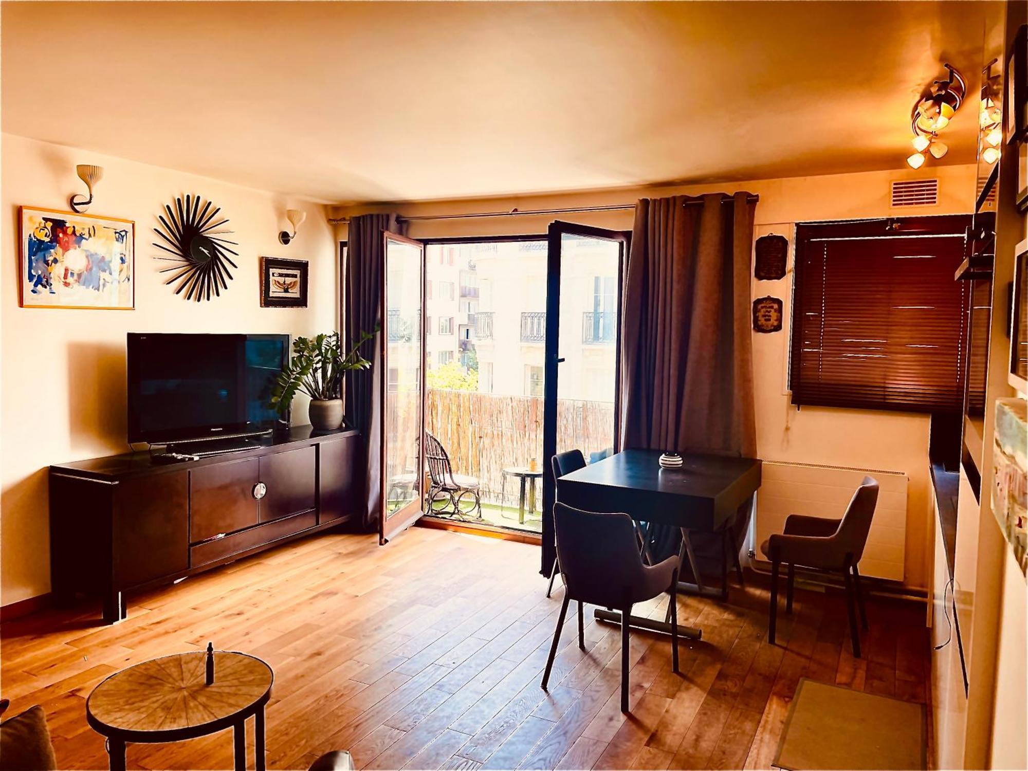 Jolie 2 Pieces Avec Balcon 15 Eme Apartment Paris