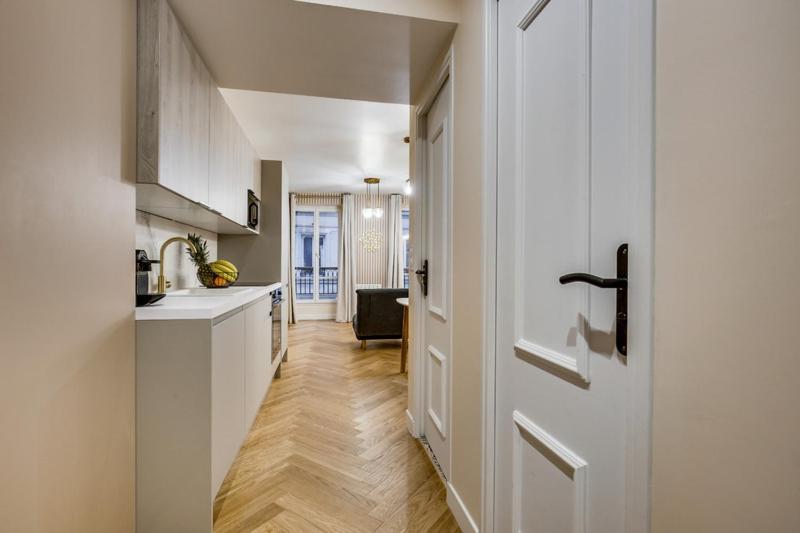 222-suite Allenby Apartment