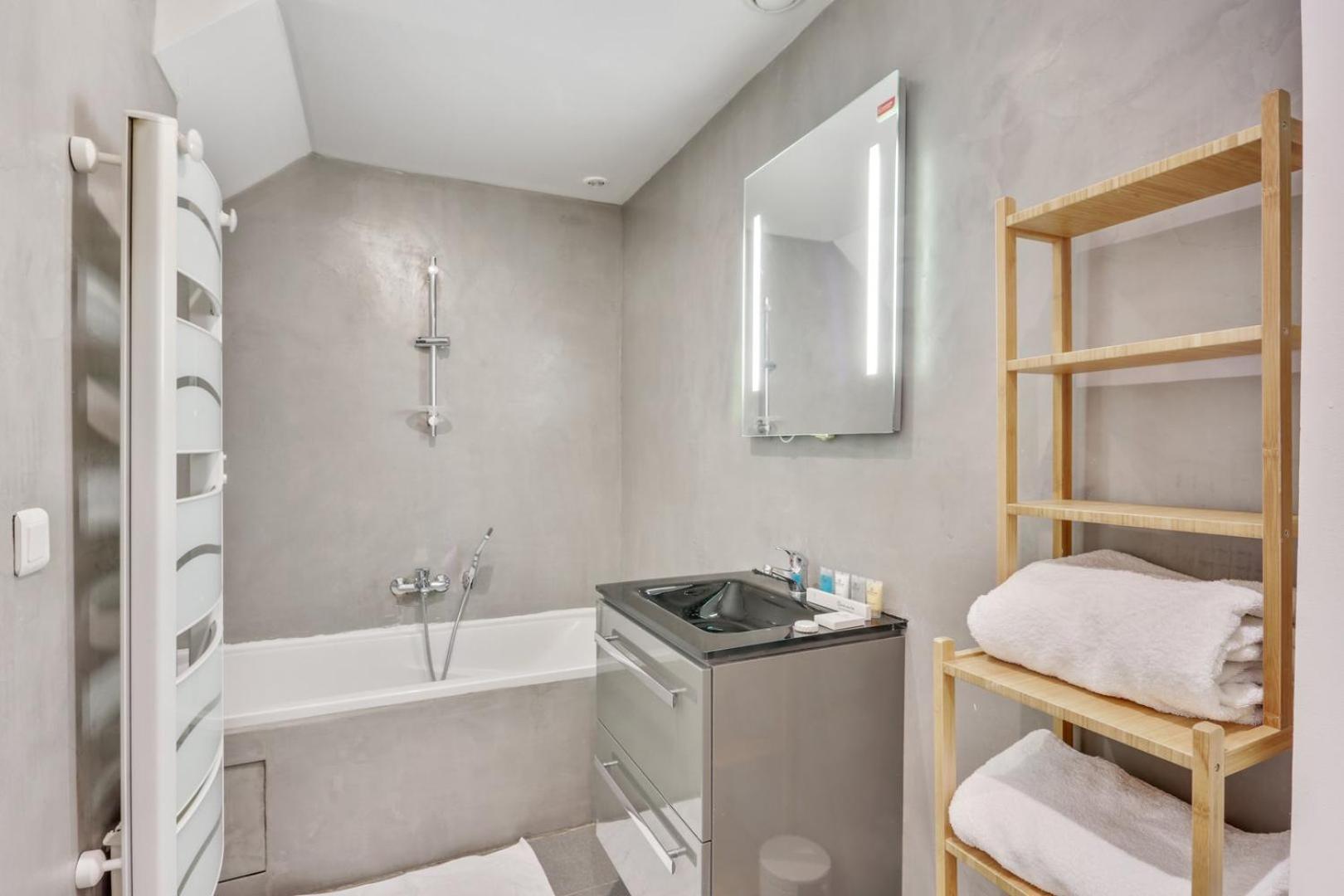 163 Carole - Superb In Apartment
