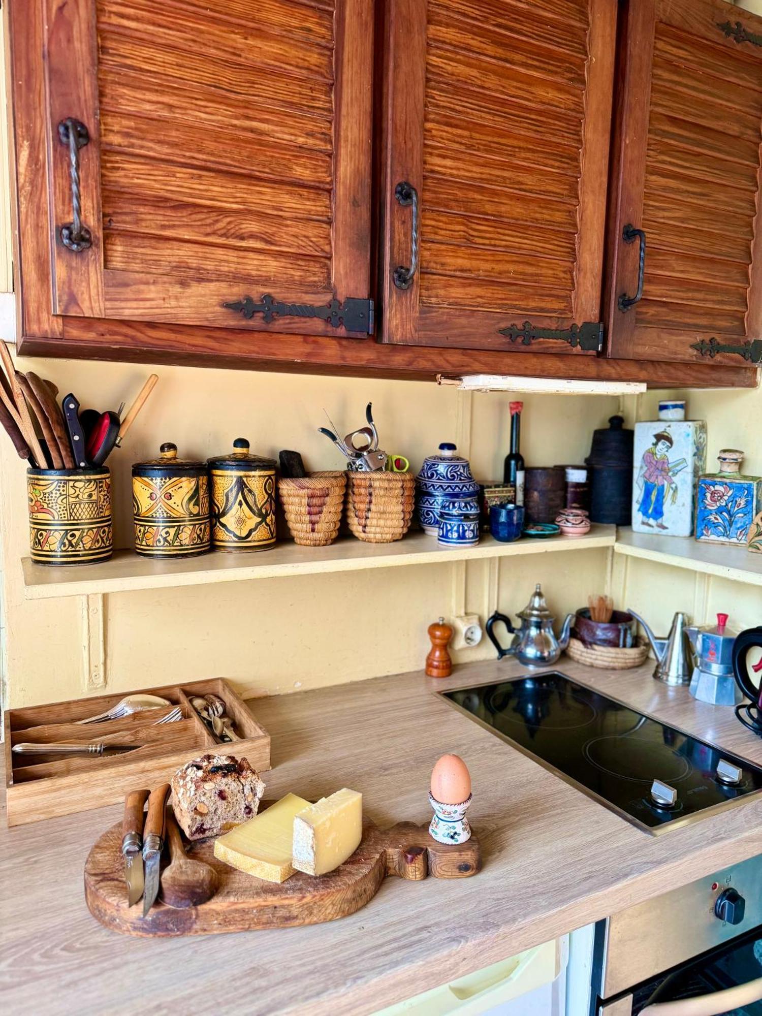 Montmartre Hidden Artist Loft *