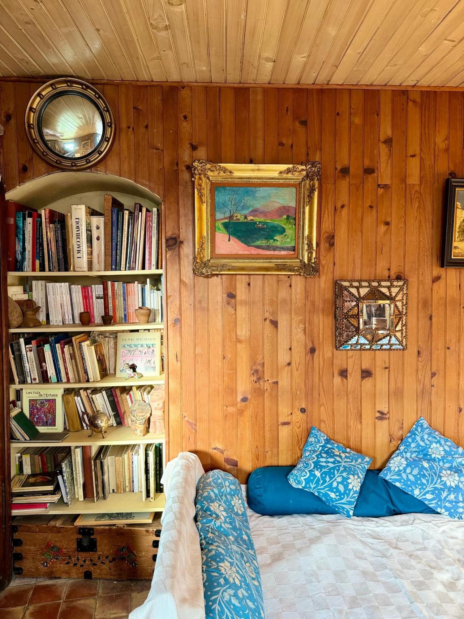 Montmartre Hidden Artist Loft Apartment Paris