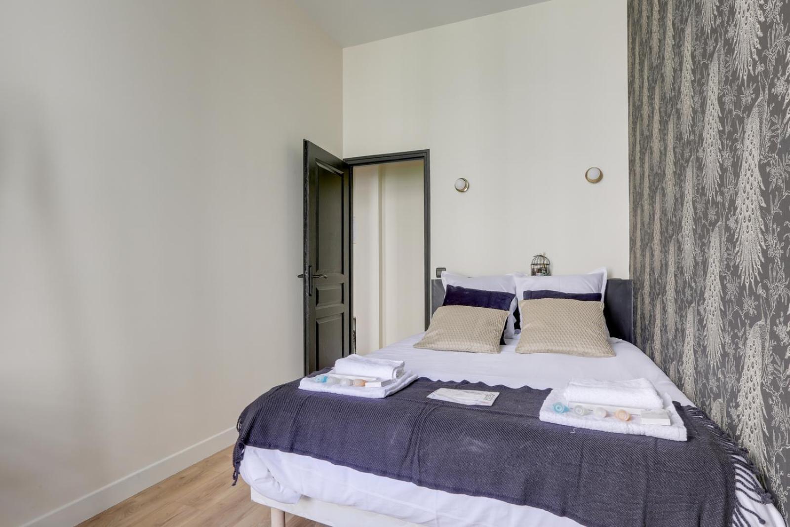 175 Lea - Superb In * Paris