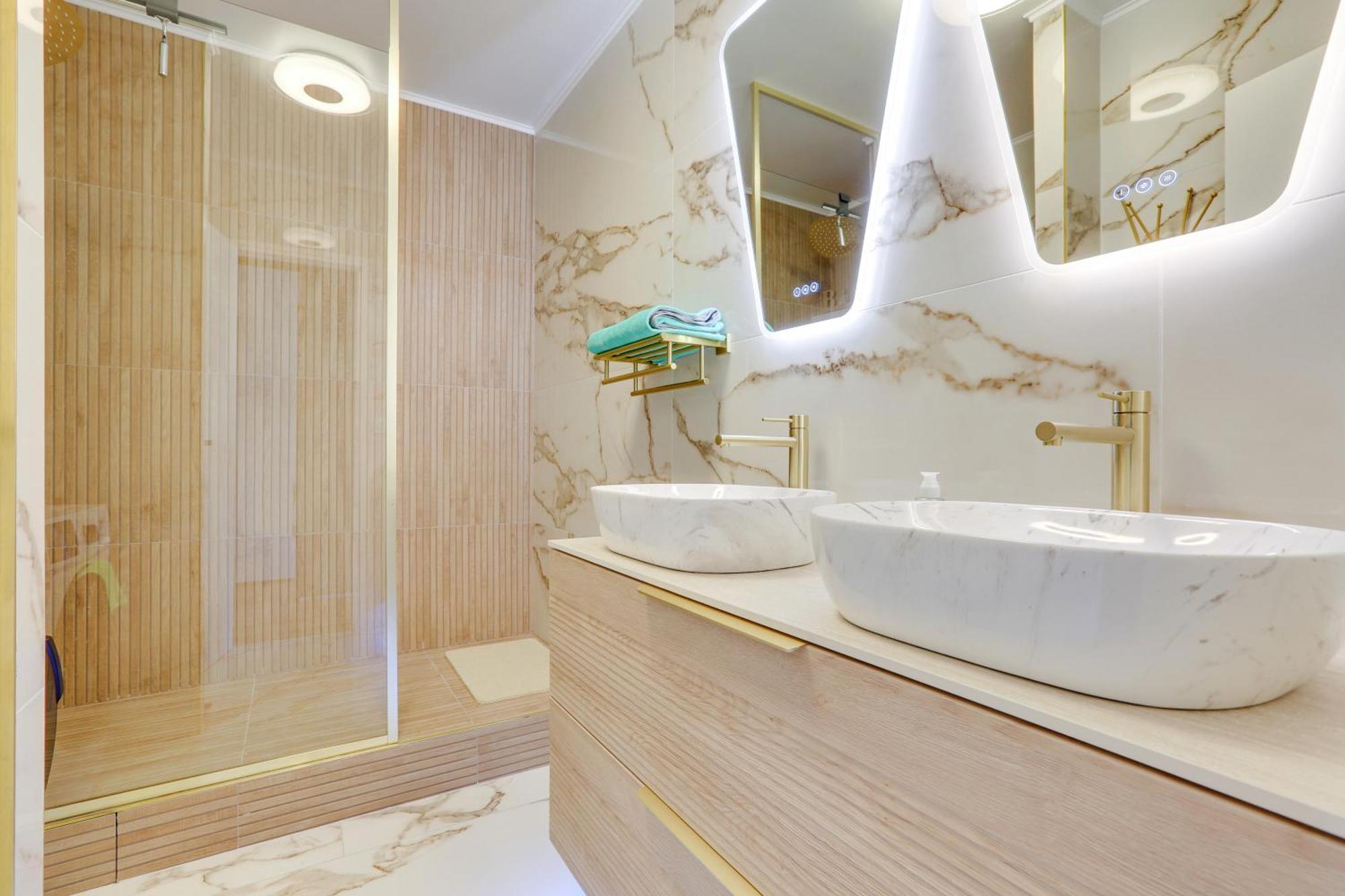 Apartment Paris Luxury Apartment 75M2 With Eiffel Tower View, Metro 1 Min, Parking