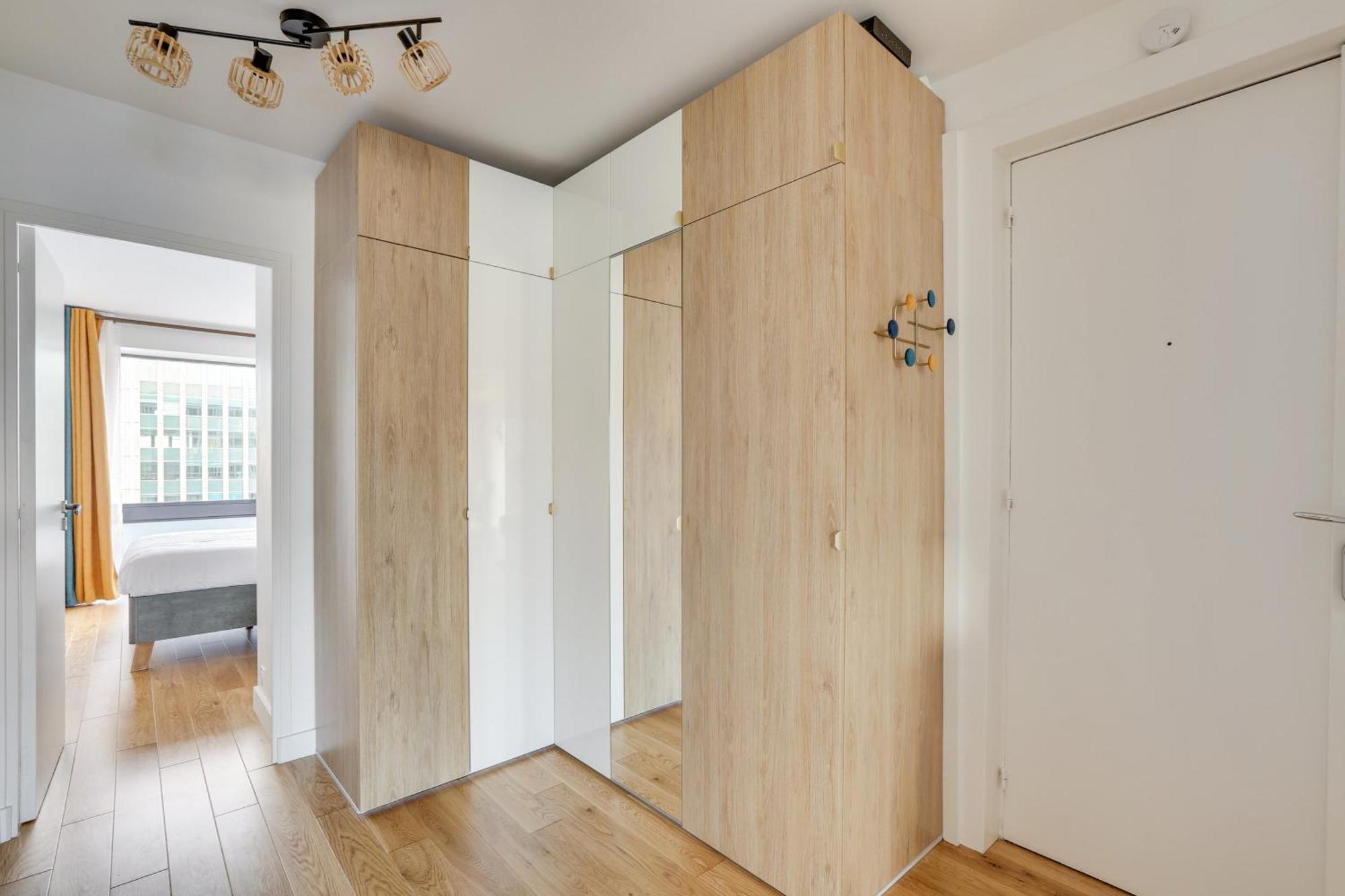 Paris Luxury Apartment 75M2 With Eiffel Tower View, Metro 1 Min, Parking Apartment *