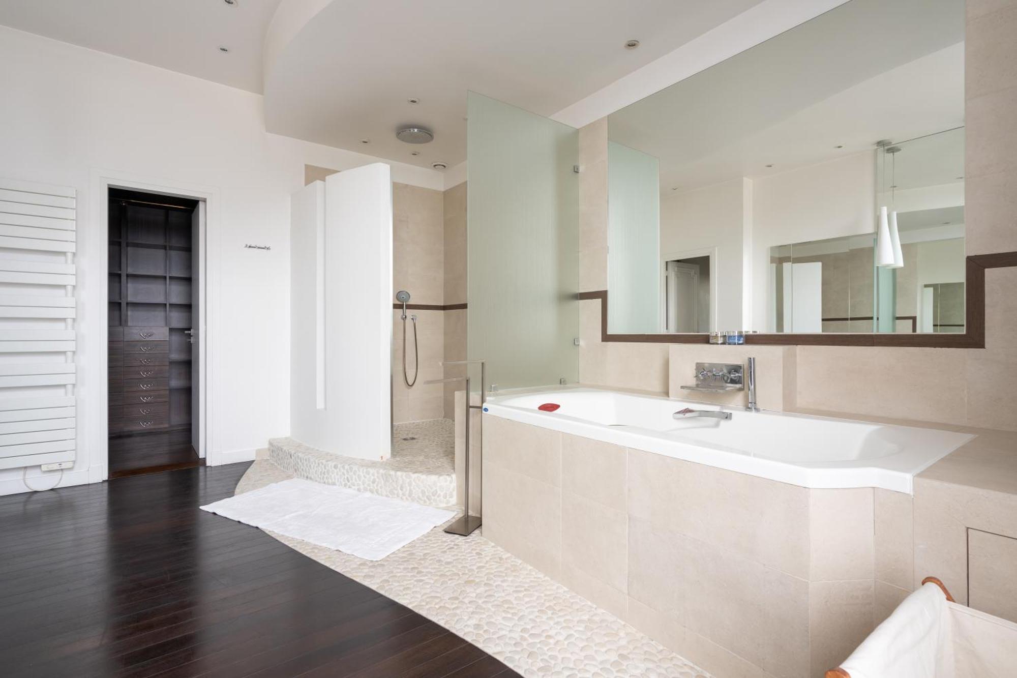 Apartment Luxury 4 Bedroom Eiffel Tower View Paris