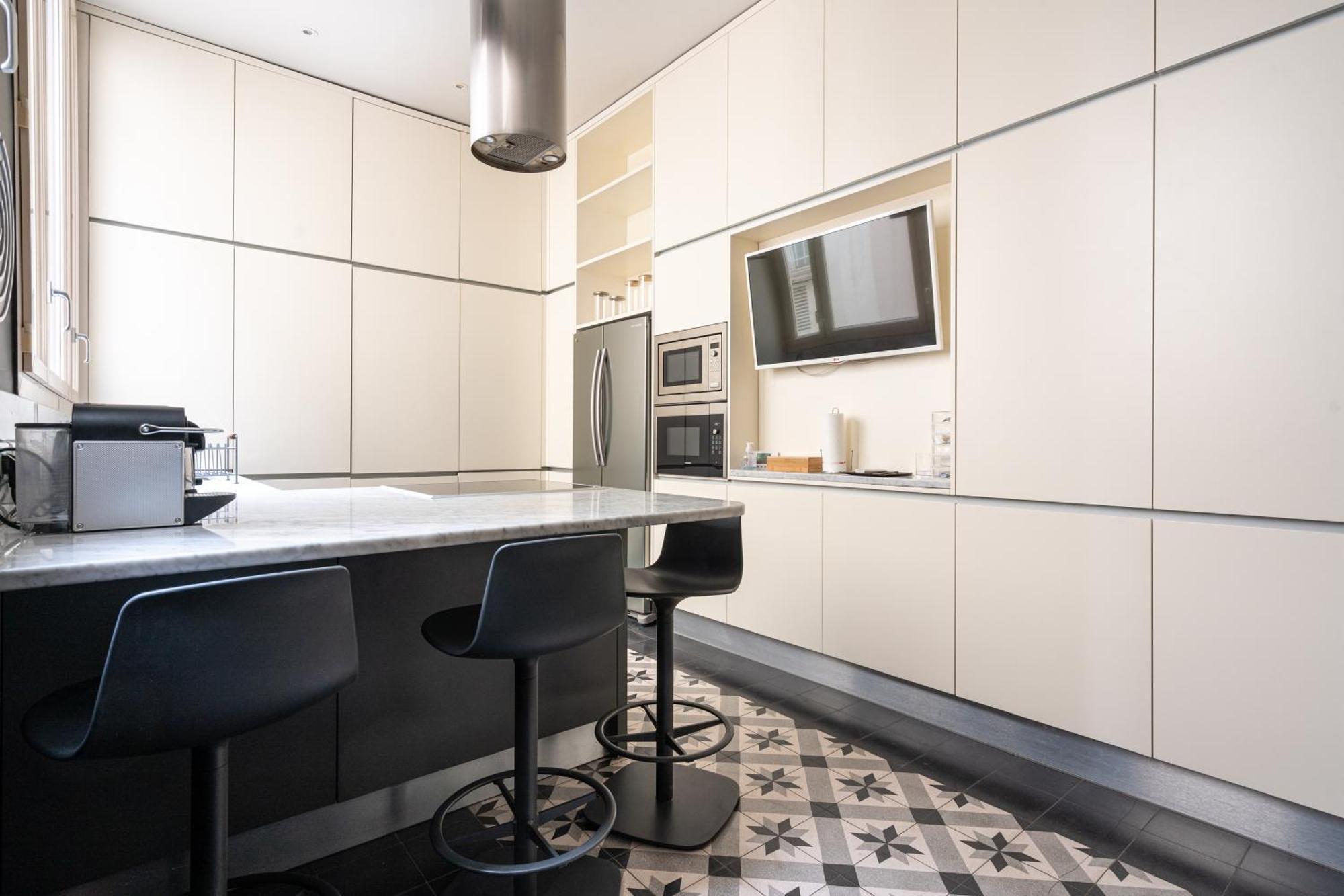 Luxury 4 Bedroom Eiffel Tower View