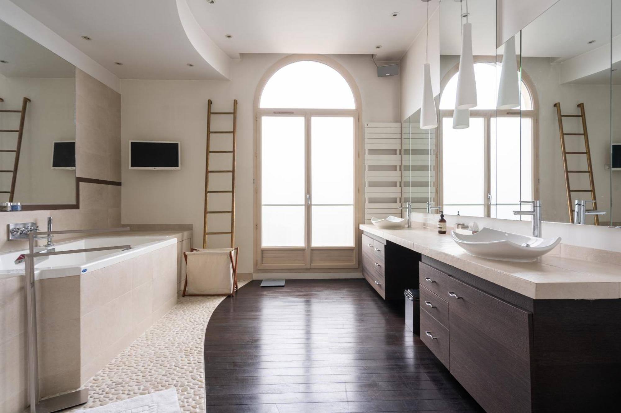 Luxury 4 Bedroom Eiffel Tower View Apartment Paris