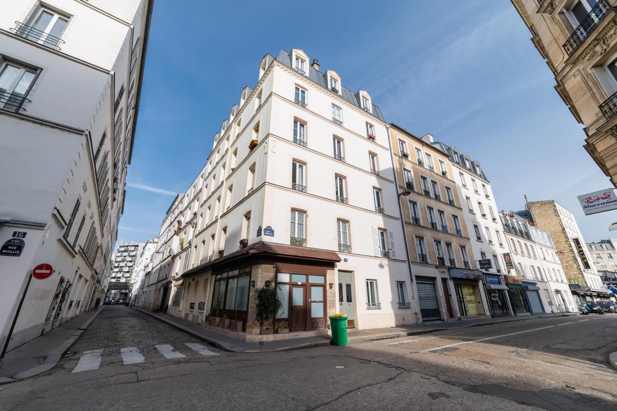 Studio Bien Equipe Proche De Toutes Commodites -2p