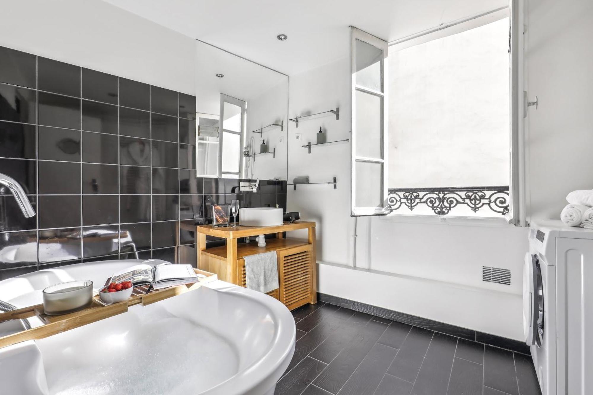 Le Marais 1br Place Saint Appartement Paris