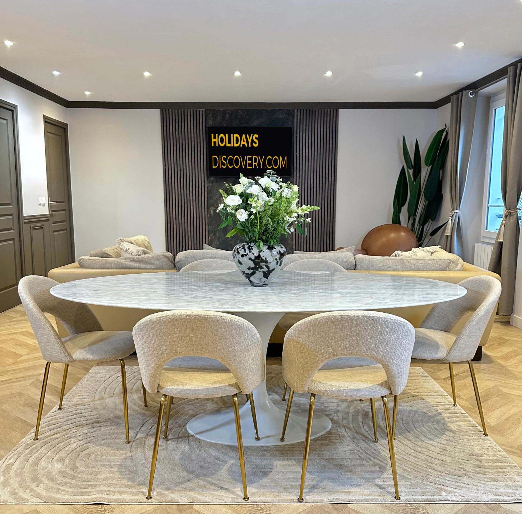 Luxury Family Getaway Near Place Vendome Apartment Paris