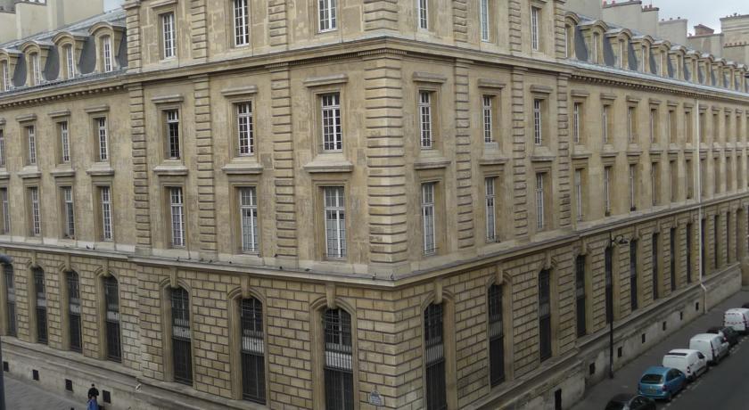 Hotel Bristol Republique 3*