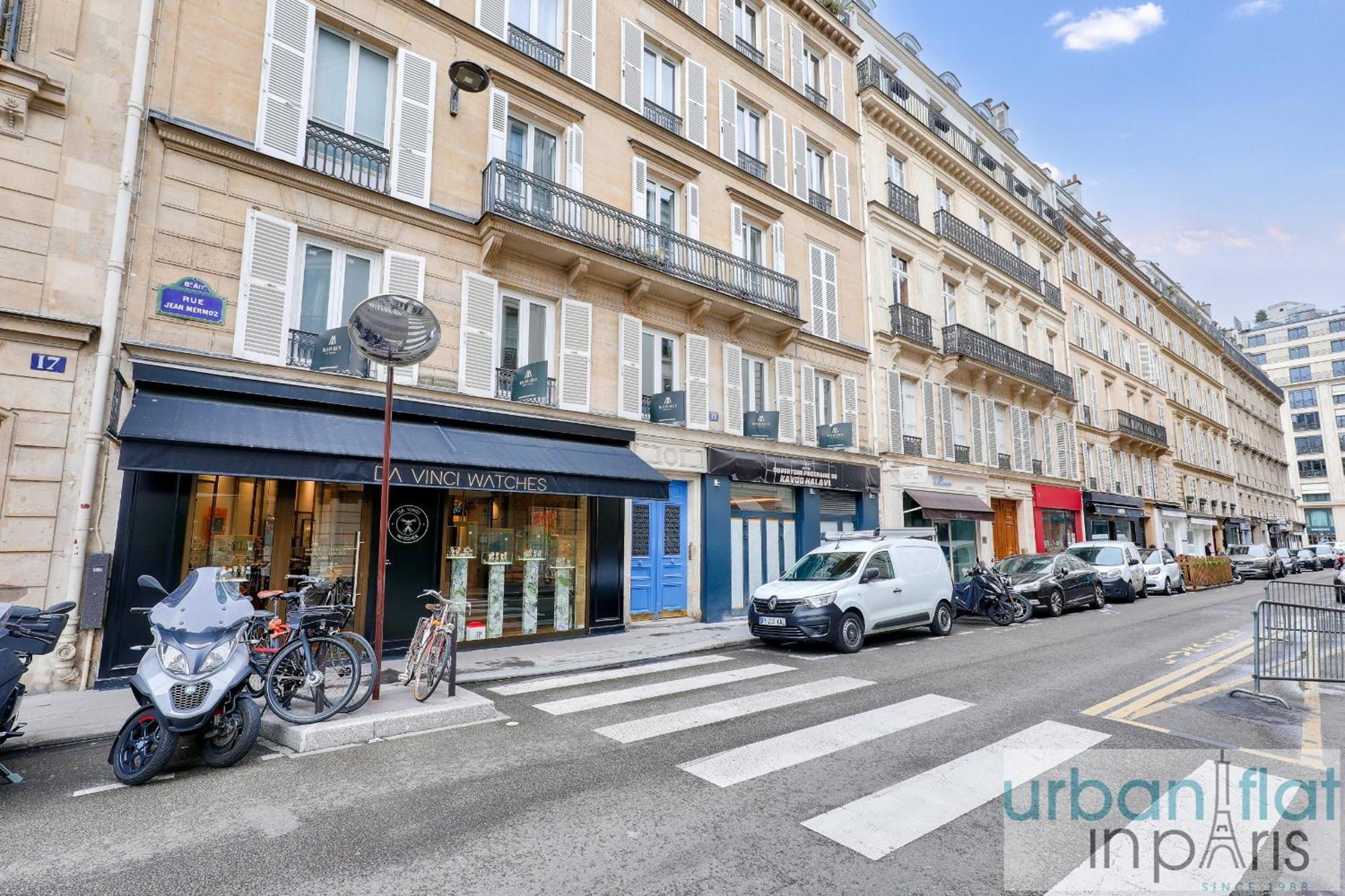 62 - Beautiful Triangle D- 100m From Champs-elysees Apartment *